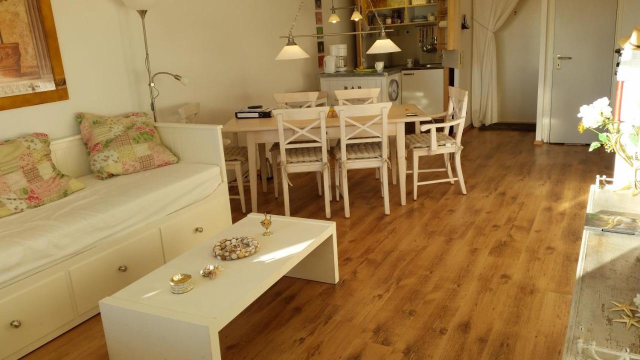 ZUM WOHLFÜHLEN-FERIENWOHNUNG FÜR MAX. 5 ERWACHSENE + 1 Kind, Schwimmbad vor der Tür/Tiere erlaubtKIND Sierksdorf Exterior foto
